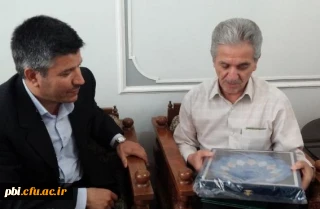 دیدار رئیس پردیس شهید باهنر اصفهان با پیشکسوت مراکز تربیت معلم استان جناب آقای تاجر زاده