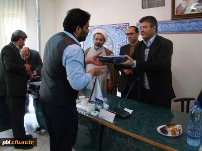 تقدیر از کارکنان پردیس شهید باهنر اصفهان  به بهانه اولین جشنواره فرهنگی و هنری استادان و کارکنان کشور