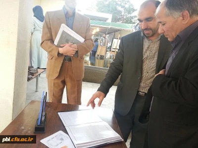 بازدید معاون آموزشی پردیس شهید باهنر اصفهان از نمایشگاه نوروزی نخبگان فرهنگ و هنر