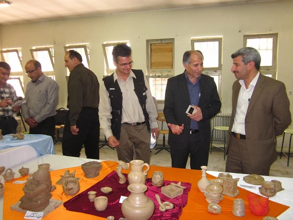 گزارش تصویری نمایشگاه آثار سفال دانشجویان کارشناسی ناپیوسته آموزش هنرهای تجسمی با نظارت دکتر آستی