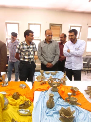 گزارش تصویری نمایشگاه آثار سفال دانشجویان کارشناسی ناپیوسته آموزش هنرهای تجسمی با نظارت دکتر آستی