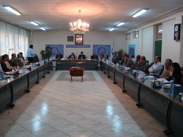 گزارش تصویری 
 جلسه شورای عمومی پردیس: تجلیل از جانبازان و آزاده سرافراز پردیس شهید باهنر به مناسبت روز جانباز