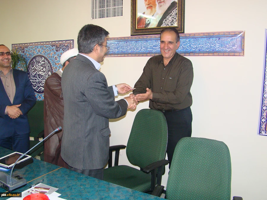 گزارش تصویری 
 جلسه شورای عمومی پردیس: تجلیل از جانبازان و آزاده سرافراز پردیس شهید باهنر به مناسبت روز جانباز