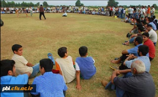 کلاو روان(ربودن کلاه) این بازی در منطقه  عشایری و در فضای باز طبیعت  انجام می گیرد.