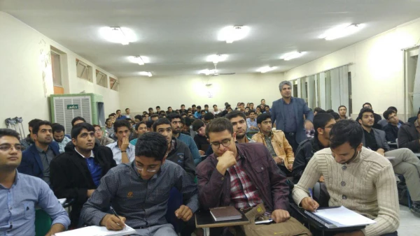 برگزاری کارگاه مقاله نویسی در پردیس شهید باهنر اصفهان با حضور دکتر مهدیان