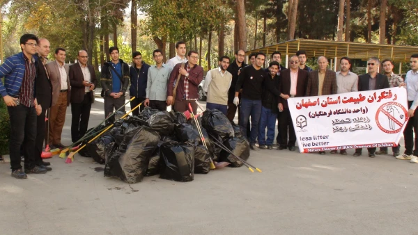 به مناسبت روز ملی کیفیت و با شعار زباله کمتر زندگی بهتر فضای داخلی پردیس شهیدباهنر اصفهان توسط دانشجویان پاک سازی شد.