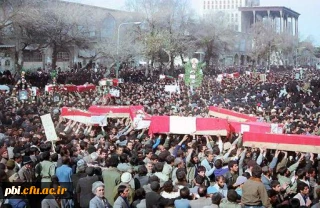 ۲۵ آبان ۶۱ در چنین روزی بیش از ۳۷۰ شهید گلگون کفن از میدان امام بطرف گلستان شهدا تشییع شد.