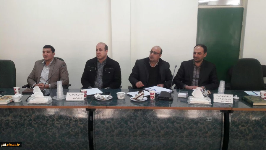 نشست ریاست پردیس شهید باهنر با کارشناس مسئولان پردیس جهت رفع مشکلات