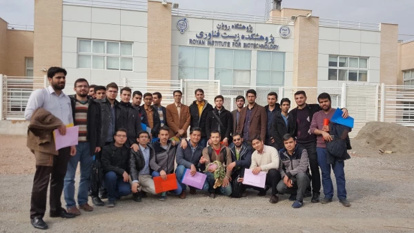 بازدید علمی  جمعی از دانشجویان دانشگاه فرهنگیان از پژوهشکده رویان اصفهان