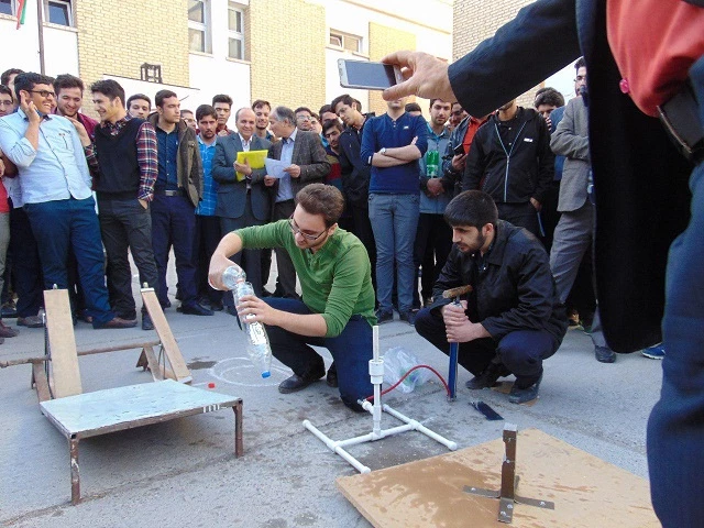 برگزاری اولین دوره مسابقه پرتاب موشک آبی به همت انجمن علمی فیزیک پردیس شهید باهنر