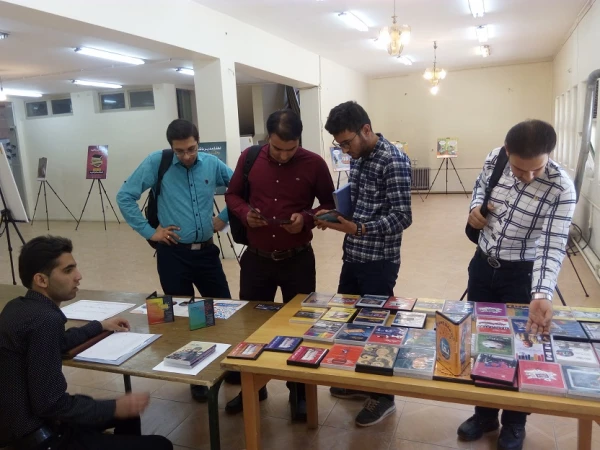 برگزاری نمایشگاه رژیم مصرف رسانه ای در پردیس شهید باهنر اصفهان