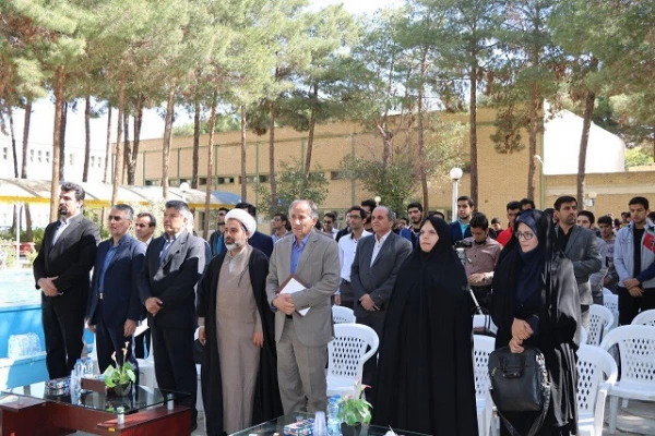 مراسم افتتاح زمین چمن پردیس شهید باهنر اصفهان با حضور مسئولین دانشگاه برگزار گردید