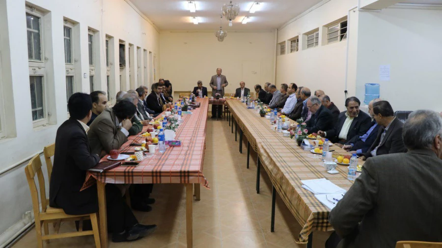 جلسه شورای مدرسین موظف .مامور و کارورز پردیس شهید باهنر اصفهان