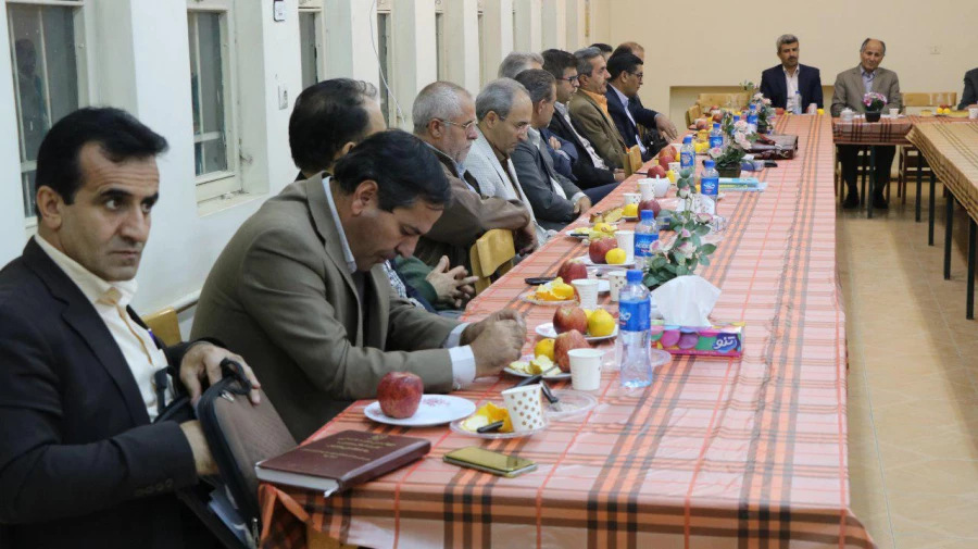 جلسه شورای مدرسین موظف .مامور و کارورز پردیس شهید باهنر اصفهان