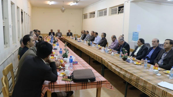 جلسه شورای مدرسین موظف .مامور و کارورز پردیس شهید باهنر اصفهان