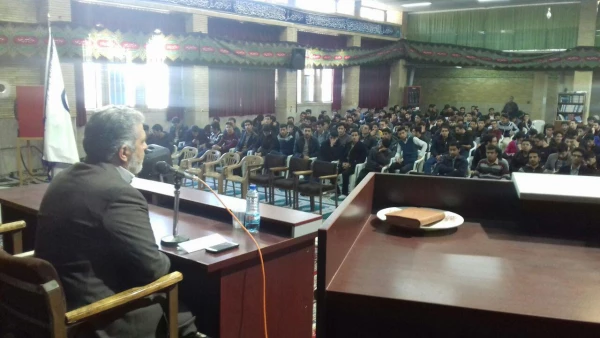 برگزاری جلسه دانشجویان پردیس شهید باهنر  با حضورآقای ماج