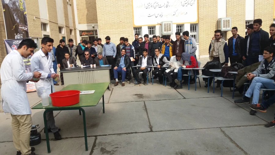 برگزاری مسابقات ازمایشگاهی شیمی 3