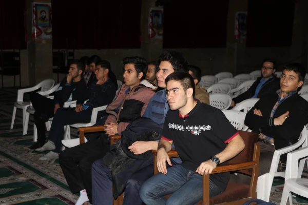 اکران فیلم سینمایی زیر درختان زیتون