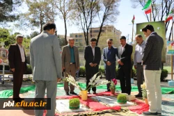 حضور دکتر علی محمدی مشاور سرپرست دانشگاه و مدیرکل حوزه ریاست وامور استان های دانشگاه فرهنگیان بر سر مزار شهدای گمنام پردیس شهید باهنر اصفهان