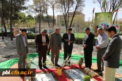 حضور دکتر علی محمدی مشاور سرپرست دانشگاه و مدیرکل حوزه ریاست وامور استان های دانشگاه فرهنگیان بر سر مزار شهدای گمنام پردیس شهید باهنر اصفهان