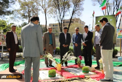 حضور دکتر علی محمدی مشاور سرپرست دانشگاه و مدیرکل حوزه ریاست وامور استان های دانشگاه فرهنگیان بر سر مزار شهدای گمنام پردیس شهید باهنر اصفهان