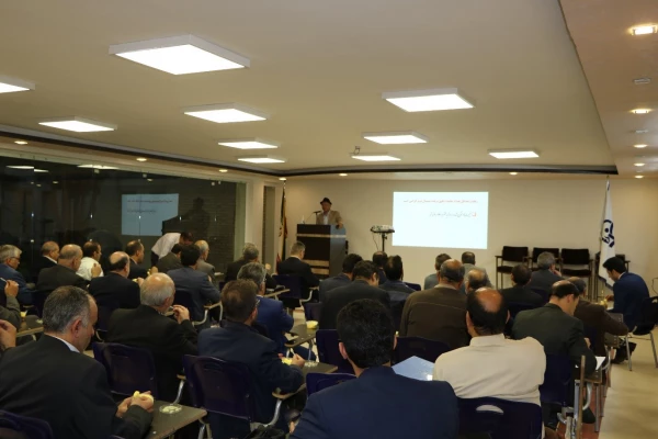 برگزاری جلسه اساتید آموزشی به مناسبت هفته آموزش و روز معلم در پردیس شهید باهنر اصفهان