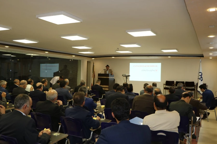 برگزاری جلسه اساتید آموزشی به مناسبت هفته آموزش و روز معلم در پردیس شهید باهنر اصفهان