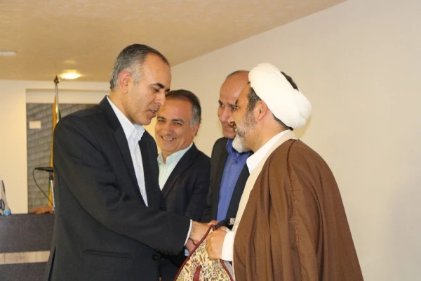 برگزاری جلسه اساتید آموزشی به مناسبت هفته آموزش و روز معلم در پردیس شهید باهنر اصفهان