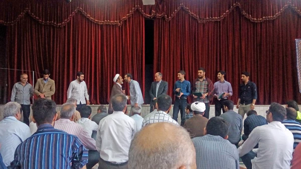 تشویق و قدردانی از زحمات دانشجویان فعال در حوزه  برگزاری نماز جماعت  4