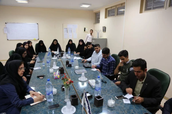 حضور دکتر خنیفر در جلسه شورای پردیس شهید باهنر اصفهان 2