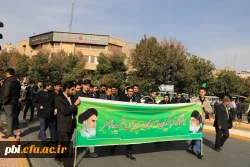 تجدید عهد دانشجویان  انقلابی پردیس شهید باهنر اصفهان در راهپیمایی سیزده آبان 2
