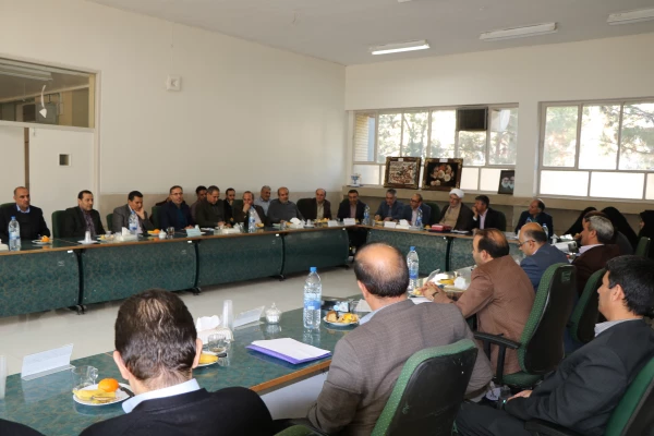 مراسم تکریم و معارفه معاونت اداری و مالی پردیس شهید باهنر اصفهان برگزار شد 4