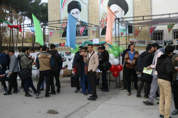 به مناسبت هفته بسیج برگزار گردید.
مراسم 39 سالگی بسیج به همت اعضا و شورای بسیج دانشجویی در پردیس شهید باهنر 
 2