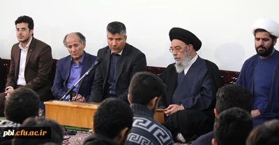 نماینده ولی فقیه در استان و امام جمعه اصفهان گفت: دانشجویان این دانشگاه در آینده و در عرصه معلمی باید خصلت های انسانی و مسائل علمی، اخلاقی، اسلامی و انسانی را با دلسوزی به دانش آموزان منتقل کنند و این باور را در آنان ایجاد کنند که می توانند از نظر علمی، از کشورهای مختلف پیشی بگیرند.