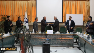 در حاشیه گرامیداشت روز دانشجو برگزار گردید:
تقدیر از استاد پیشکسوت تربیت معلم، احمد عباسی