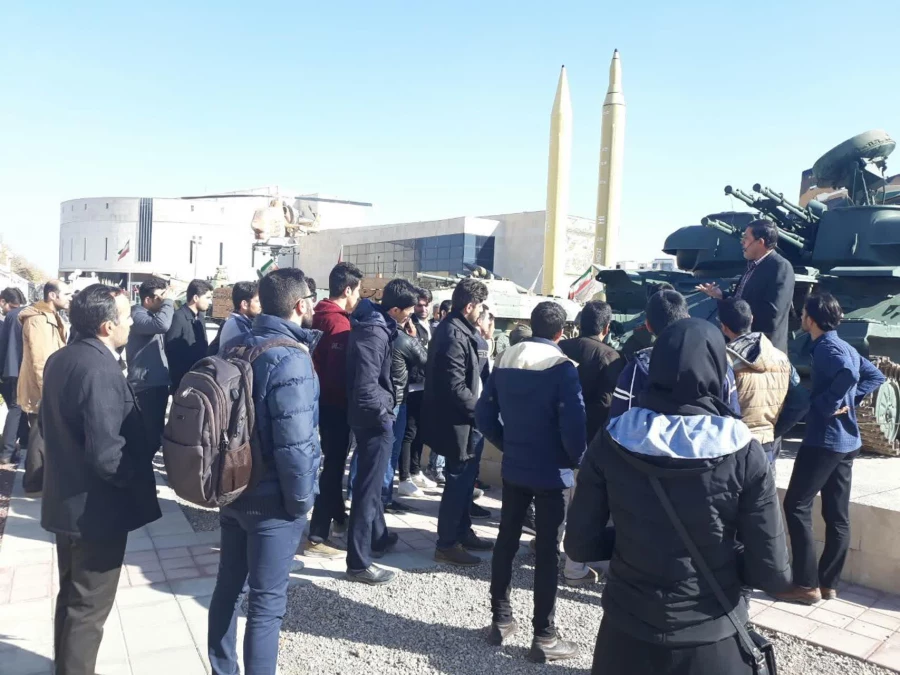 به مناسبت گرامیداشت روز دانشجو برگزار گردید:
بازدید دانشجویان از موزه دفاع مقدس شهر اصفهان 2