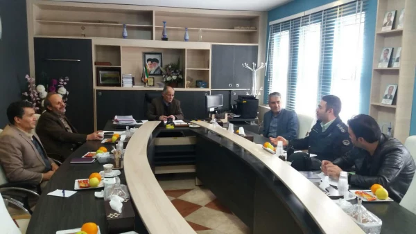 جلسه هم اندیشی مسئولین پردیس شهید باهنر و ریاست کلانتری 19 شهر اصفهان(جناب سروان بدیعیان) 2