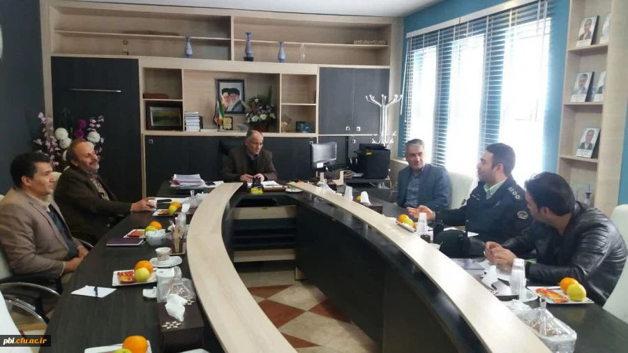 جلسه هم اندیشی مسئولین پردیس شهید باهنر و ریاست کلانتری 19 شهر اصفهان(جناب سروان بدیعیان) 2