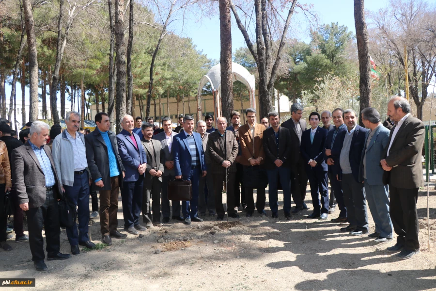 به مناسبت روز درختکاری برگزار گردید:

برگزاری نشست علمی با موضوع دانشگاه سبز، و کاشت نهال در پردیس شهید باهنر 5