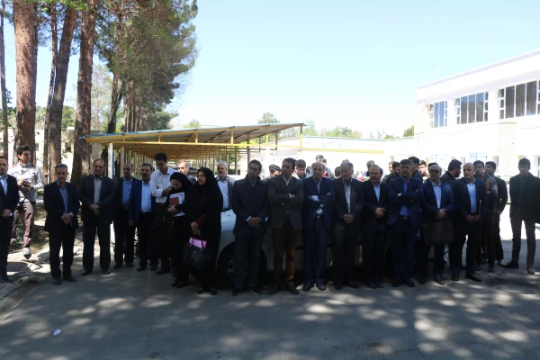 با همکاری انجمن رفتگران طبیعت استان اصفهان و انجمن اسلامی پردیس برگزار گردید:

برنامه روز زمین پاک و پاکسازی محیط دانشگاه 2