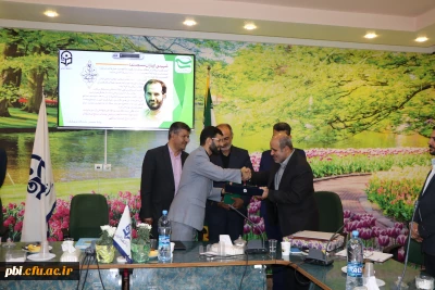 با حضور مسئول بسیج اساتید دانشگاه فرهنگیان کشور در پردیس شهید باهنر انجام شد:

تکریم و معارفه مسئول کانون بسیج اساتید دانشگاه فرهنگیان استان اصفهان