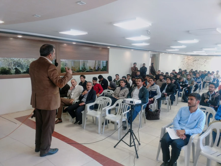 همایش انگیزه های معلمی و جذابیت های فیزیک 4