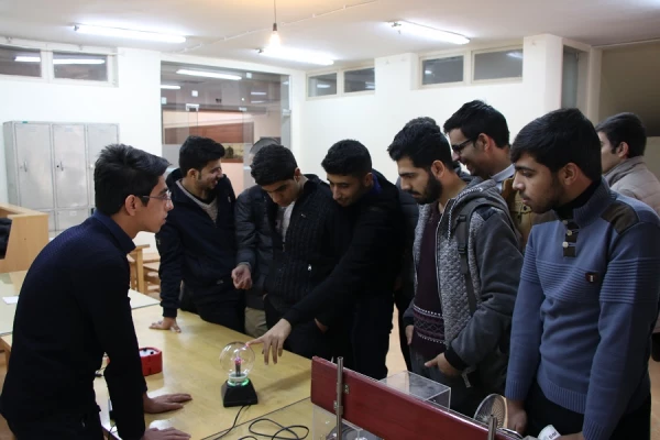 برگزاری همایش روز فیزیک  3