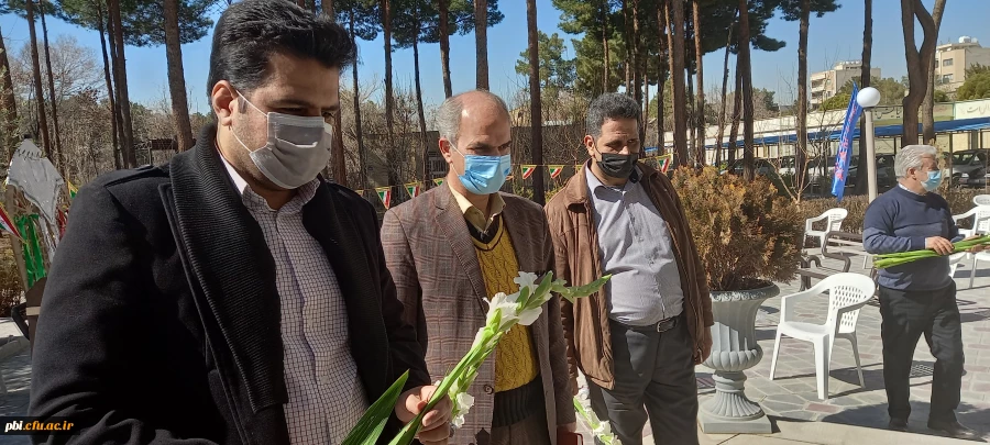 برگزاری مراسم غبارروبی و عطر افشانی بر سر مزار شهدای گمنام پردیس شهید باهنر اصفهان 2