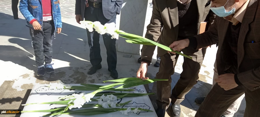 برگزاری مراسم غبارروبی و عطر افشانی بر سر مزار شهدای گمنام پردیس شهید باهنر اصفهان 3
