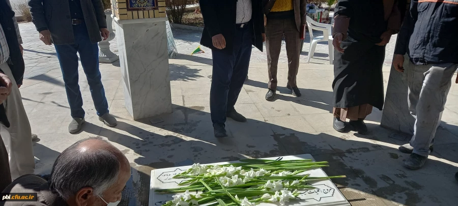 برگزاری مراسم غبارروبی و عطر افشانی بر سر مزار شهدای گمنام پردیس شهید باهنر اصفهان 5