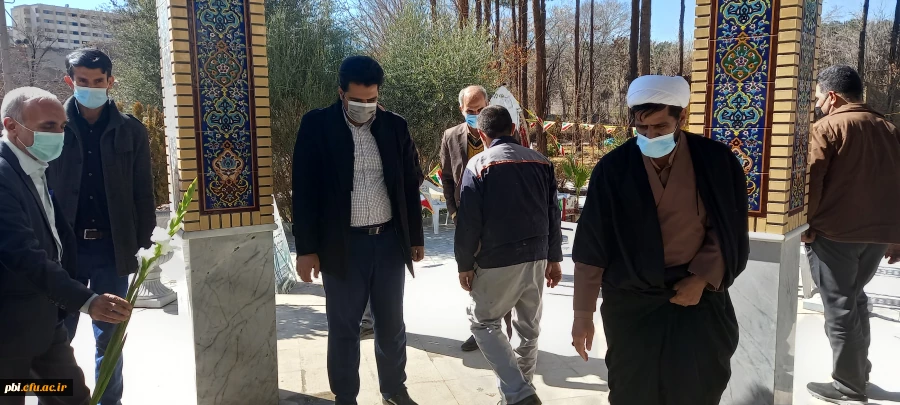 برگزاری مراسم غبارروبی و عطر افشانی بر سر مزار شهدای گمنام پردیس شهید باهنر اصفهان 6