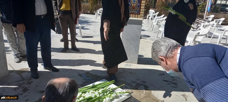 برگزاری مراسم غبارروبی و عطر افشانی بر سر مزار شهدای گمنام پردیس شهید باهنر اصفهان 7