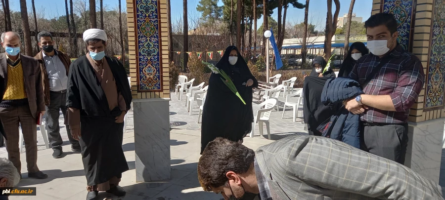 برگزاری مراسم غبارروبی و عطر افشانی بر سر مزار شهدای گمنام پردیس شهید باهنر اصفهان 8