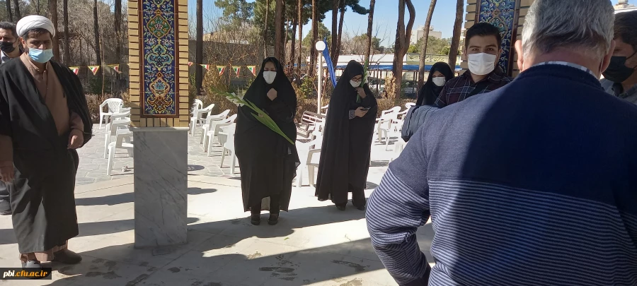 برگزاری مراسم غبارروبی و عطر افشانی بر سر مزار شهدای گمنام پردیس شهید باهنر اصفهان 9